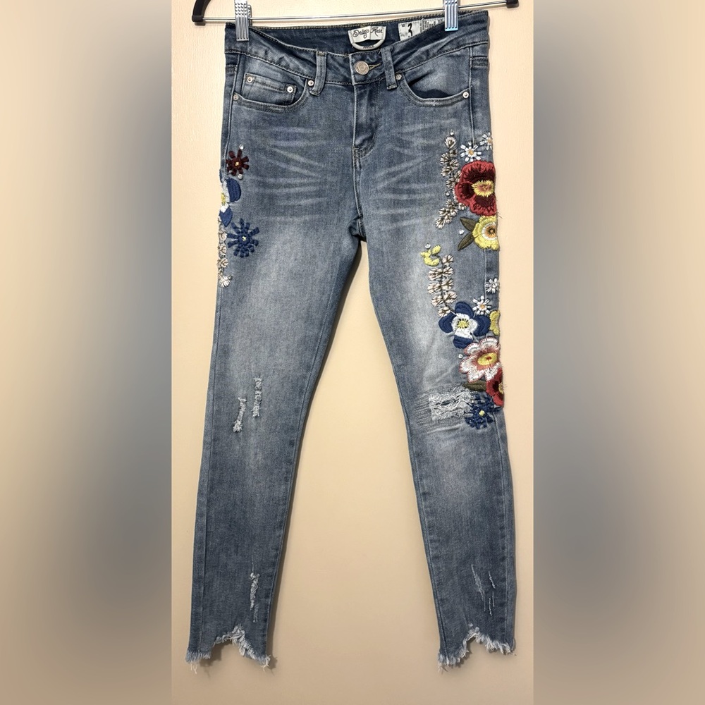 Blue rein Embroidered Floral Blue Jeans